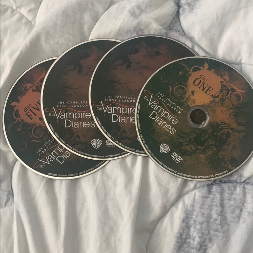 The Vampire Diaries Season 1 (read details)
